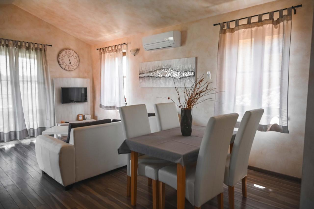Teo Apartments Funtana Luaran gambar