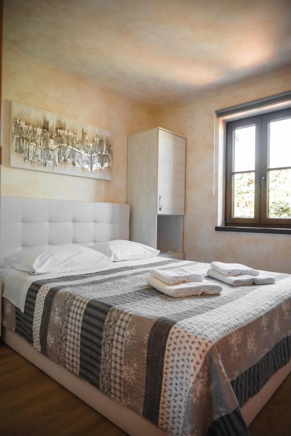 Teo Apartments Funtana Luaran gambar