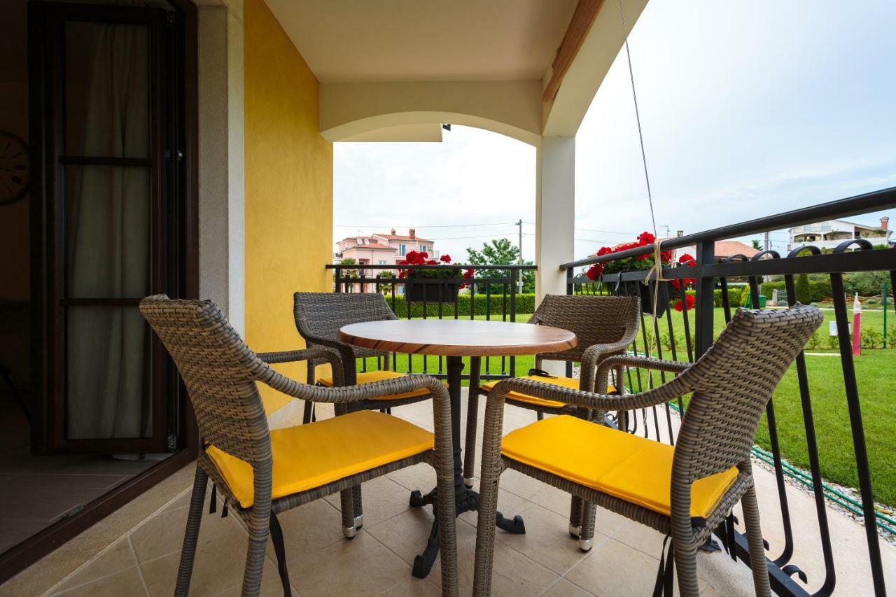 Teo Apartments Funtana Luaran gambar