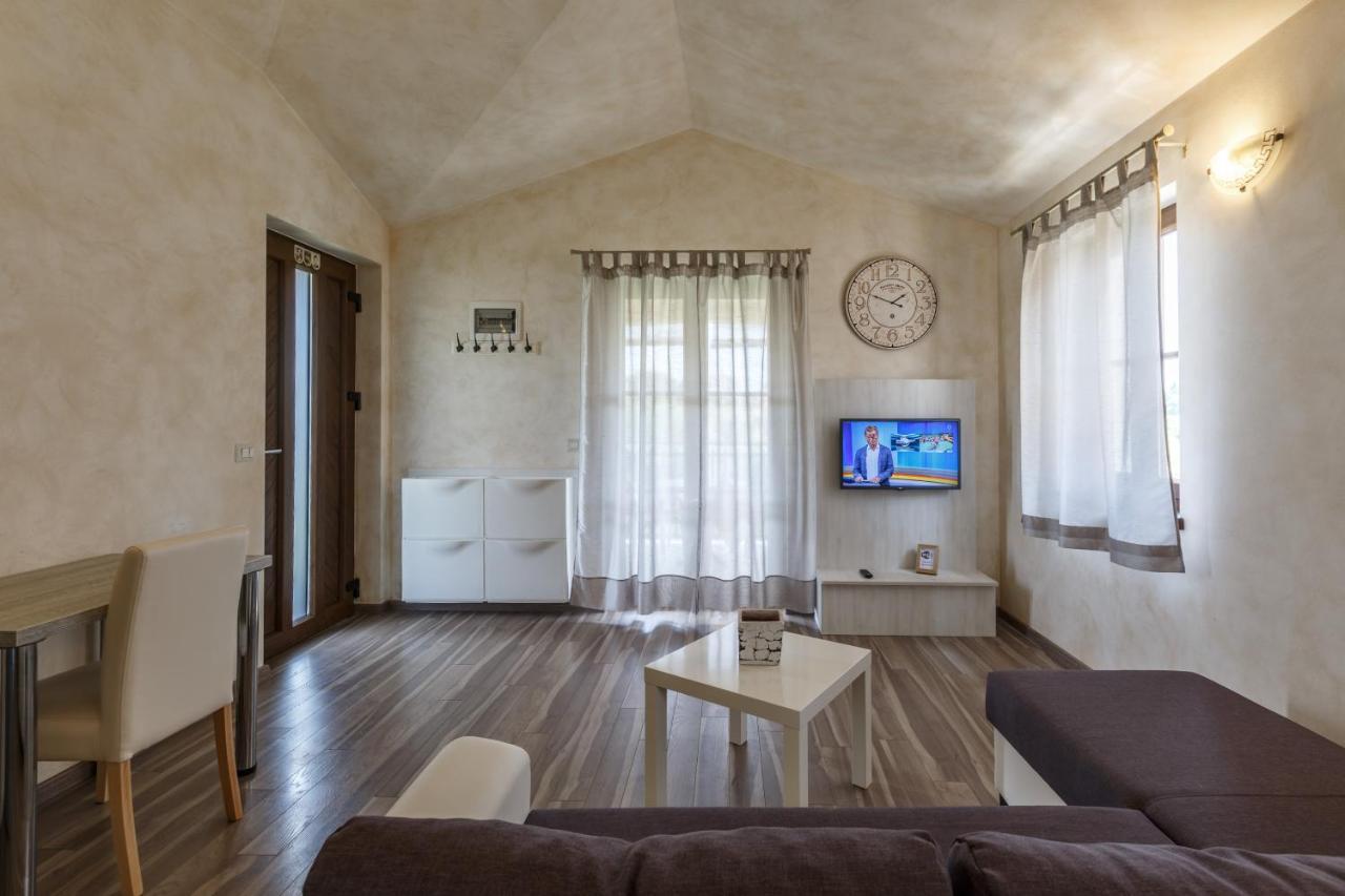 Teo Apartments Funtana Luaran gambar